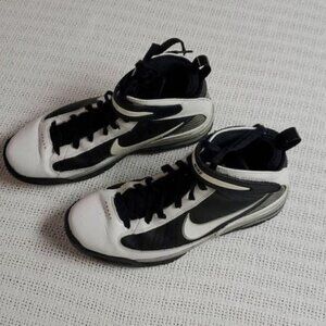 Nike Max Air Rise Sz. 8 High‎ Top Basketball Shoe
